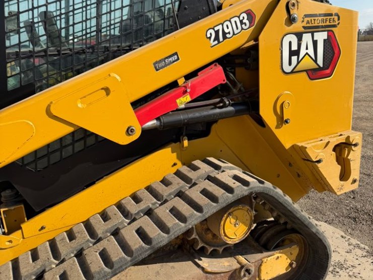2022-caterpillar-279d3-image-8