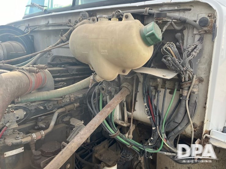 1993-white-gmc-liquid-truck-(dr8592-unit-129952)-image-35