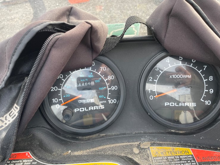 #1091-•-2000-polaris-indy-classic-touring-snowmobile-(has-reg.-card)-image-12