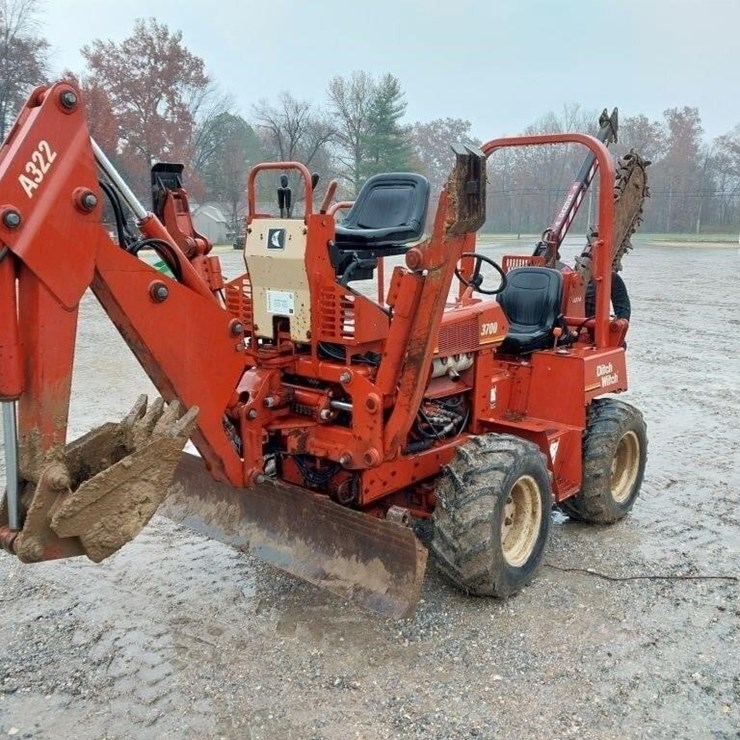 DITCH WITCH 3700
