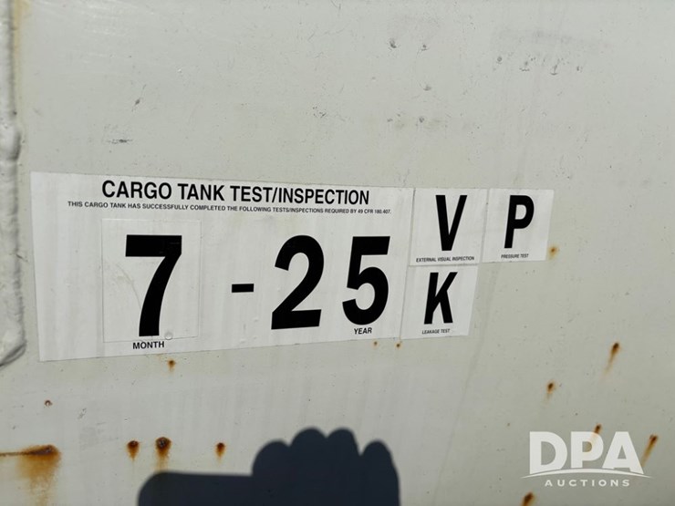 2005-freightliner-business-class-lp-bobtail-truck-(dr12590-unit-6501)-image-33