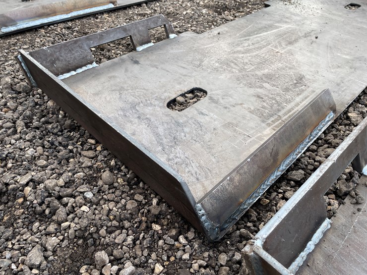 #1226-•-skidsteer-adapter-plates-image-3