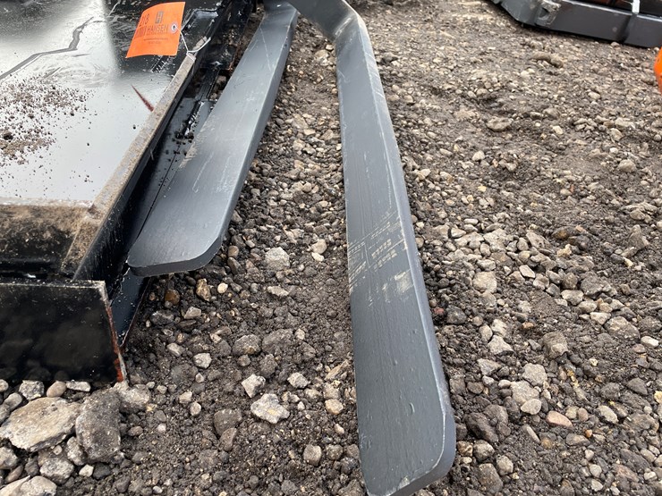 #1218-•-skidsteer-pallet-forks-image-2