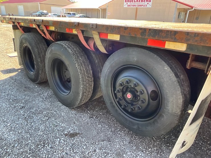 2007-mack-cv713-flatbed-w/-moffett-hookup-image-7