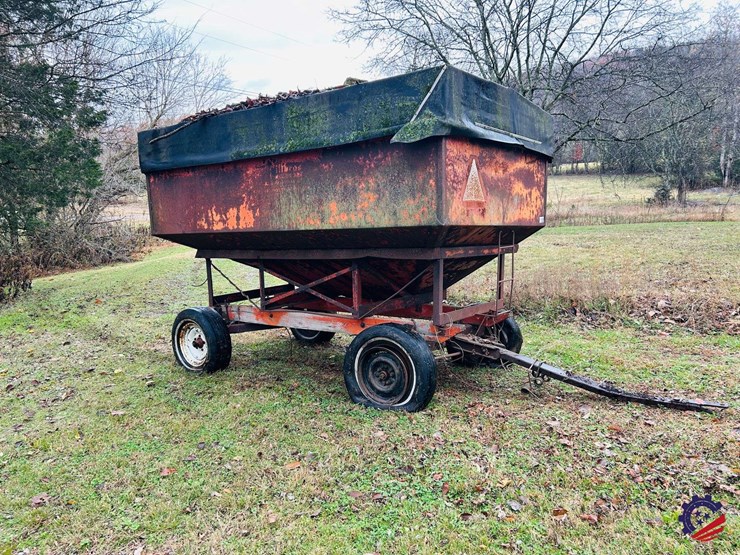 gravity-flow-grain-wagon-on-perfection-running-gear-image-7