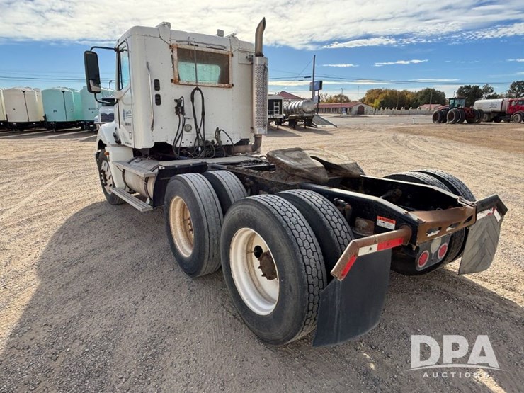 2006-freightliner-day-cab-truck-(gp12099,-unit-802)-image-8