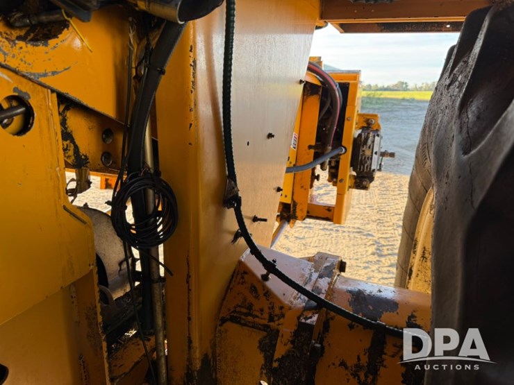 2012-oxbo-8435-image-56