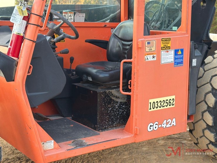 2015-jlg-g6-42a-image-9