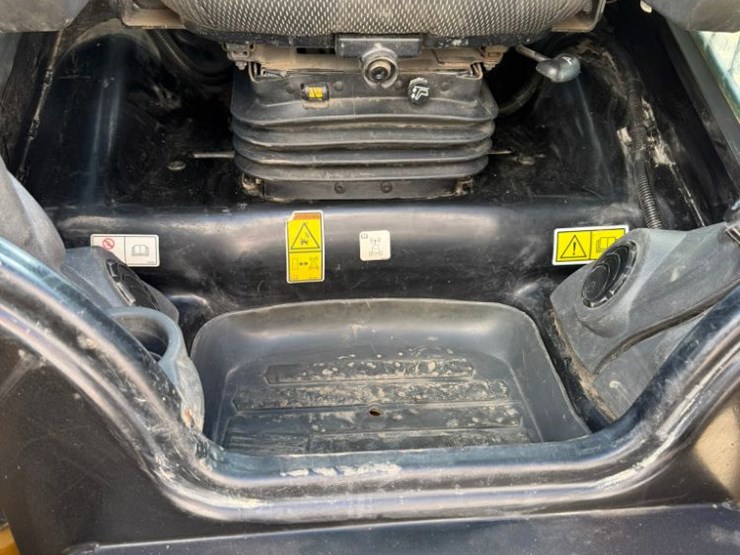 2022-caterpillar-279d3-image-62