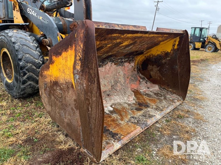 2017-deere-624k-image-19