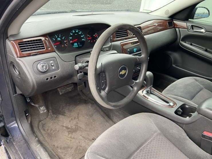 2010-chevrolet-impala-sedan-image-19