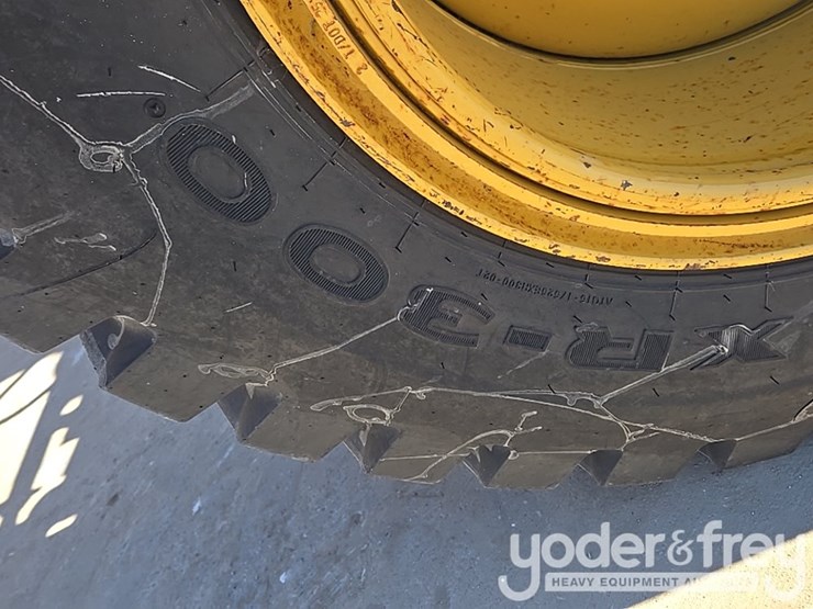 2016-caterpillar-120m2-image-43