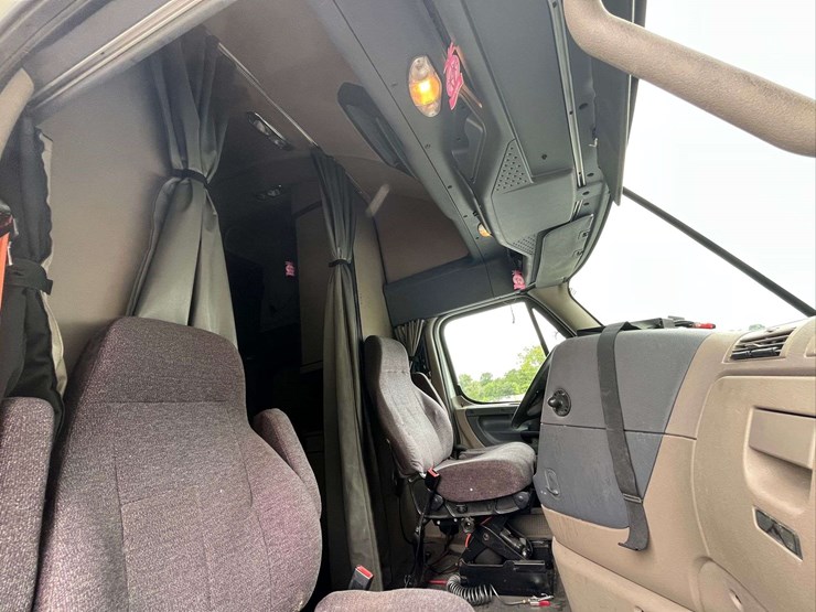 2018-freightliner-cascadia-evolution-t/a-truck-tractor-image-63