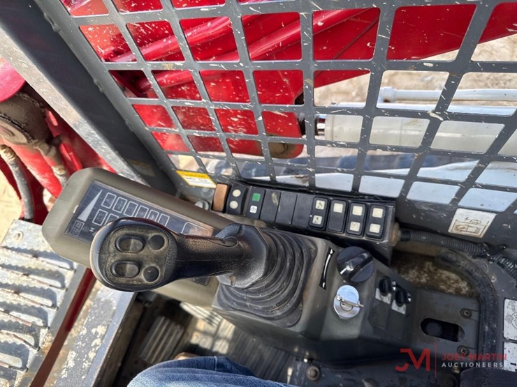 2019-takeuchi-tl8-image-16