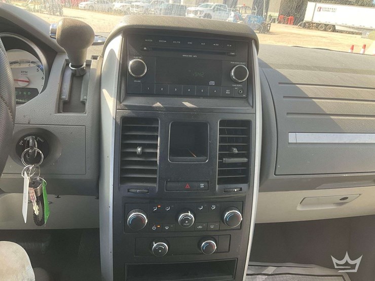 2010-dodge-grand-caravan-image-15