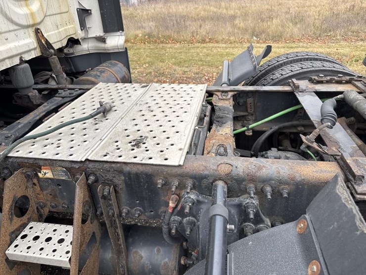 #1481-•-2015-freightliner-cascadia-day-cab-truck-tractor-image-28