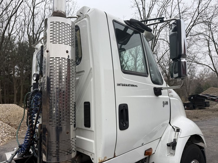 2005-international-8600-image-35