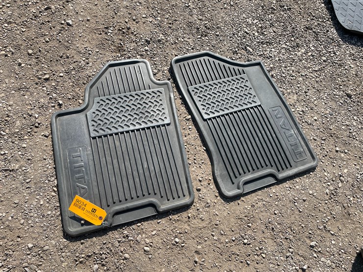 2004-nissan-titan-image-1