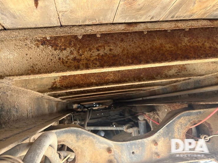 1993-white-gmc-liquid-truck-(dr8592-unit-129952)-image-59