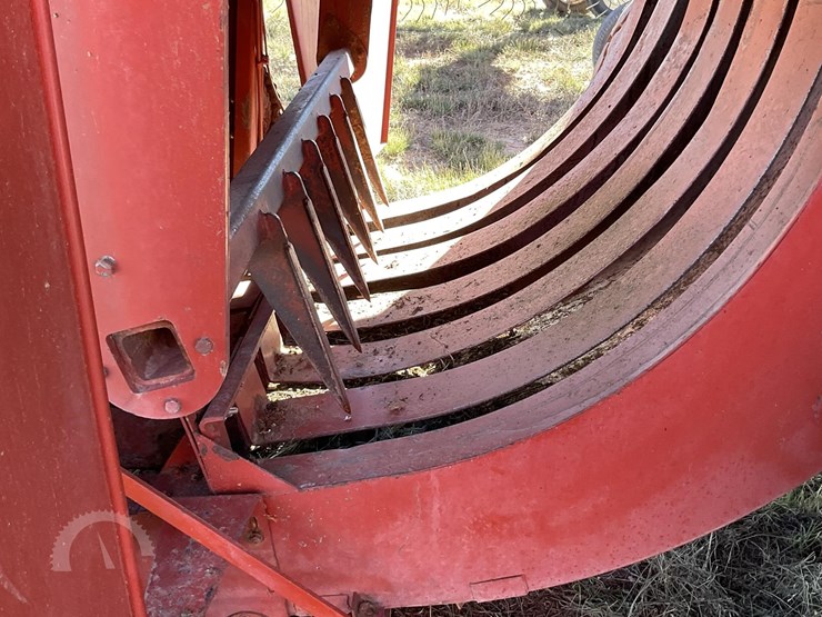 1980-hesston-4900-image-37