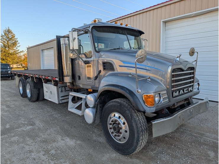 2006-mack-cv713-flatbed-image-3