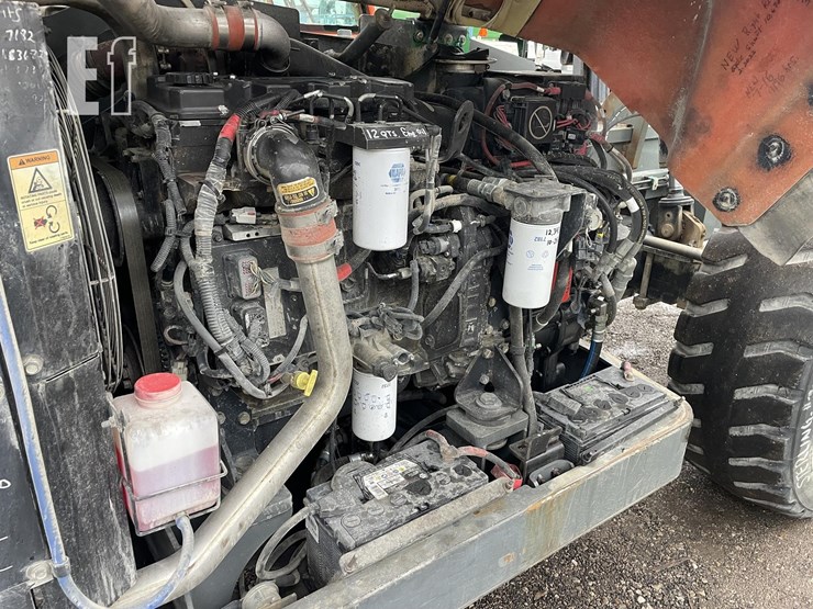 2011-jlg-g10-55a-image-20