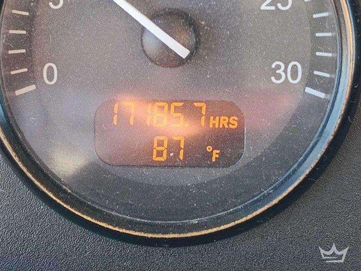 2015-peterbilt-348-image-37