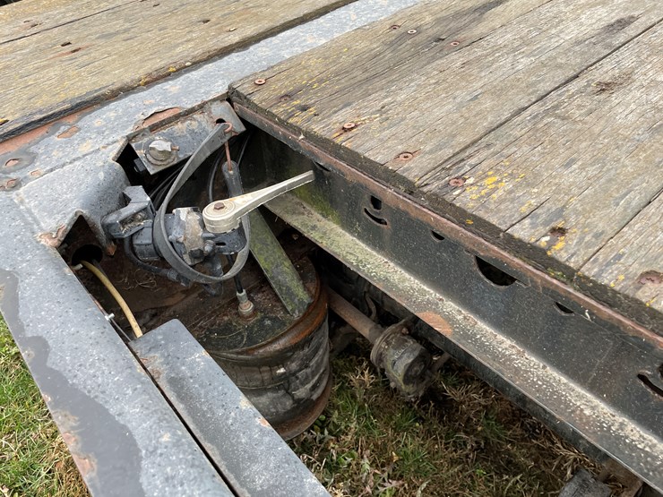 #1056-•-2005-xl60-specialized-38'-lowboy-trailer-(has-wi-title)-image-33