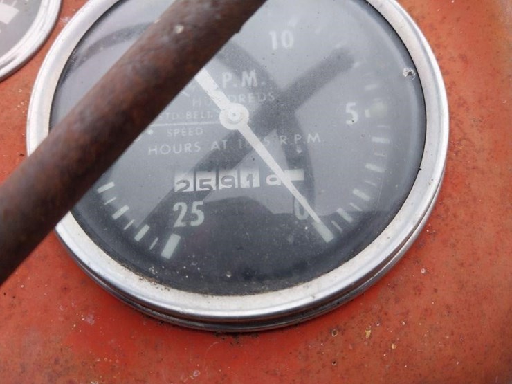 massey-ferguson-135-image-8