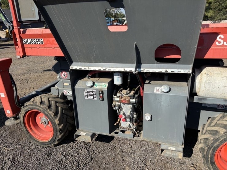 skyjack-sj6826rt-image-16