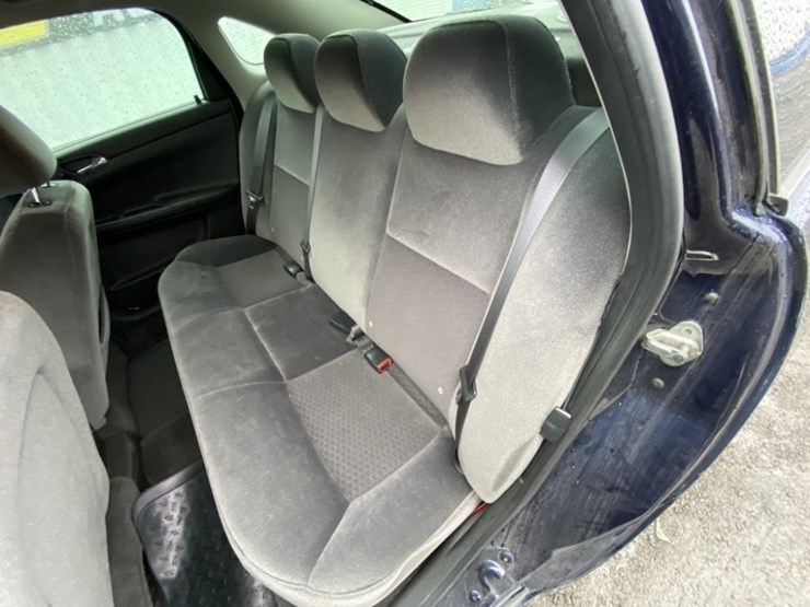 2010-chevrolet-impala-sedan-image-24