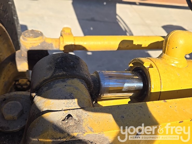 2016-caterpillar-120m2-image-122