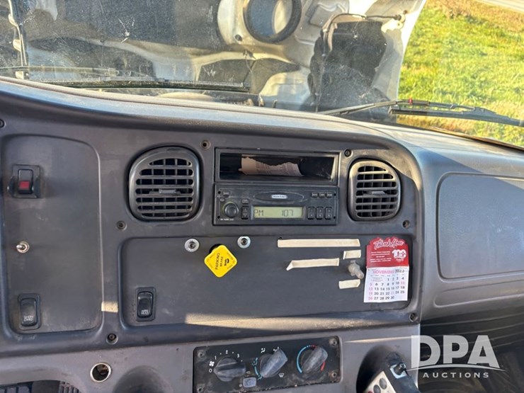 2005-freightliner-business-class-lp-bobtail-truck-(dr12590-unit-6501)-image-59