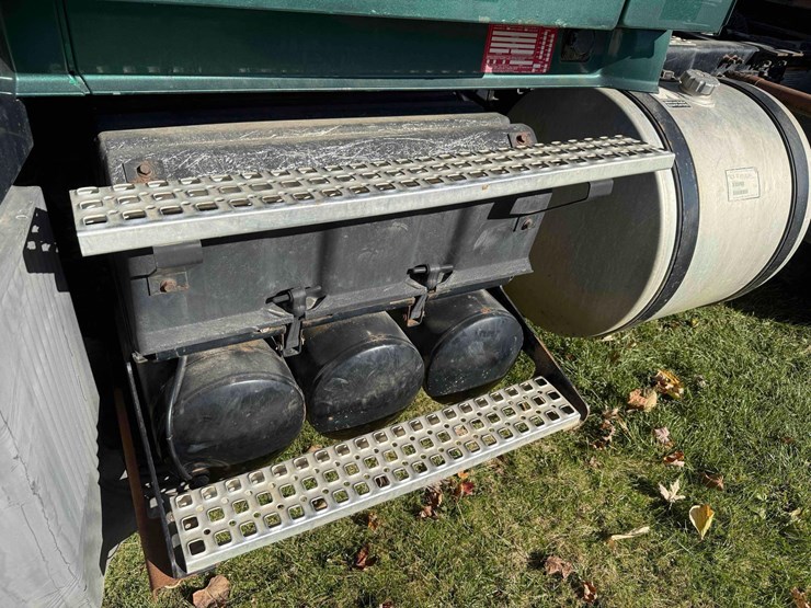 volvo-d13-semi-image-11