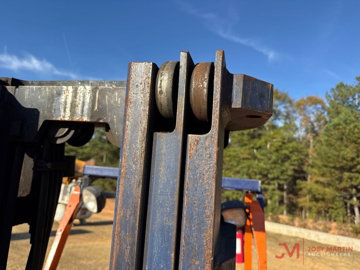 komatsu-fg25t-12-image-6