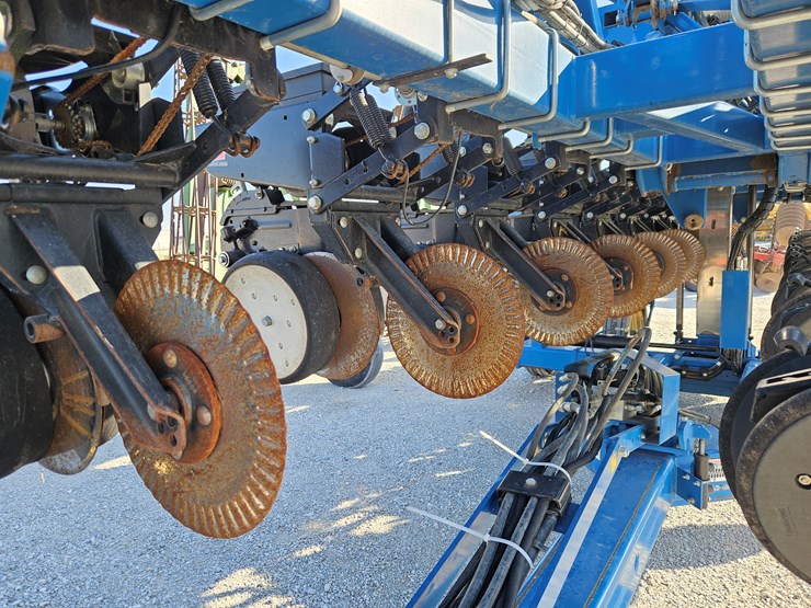 2012-kinze-3600-image-4