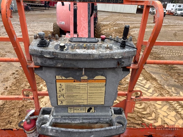 2013-jlg-600aj-image-11