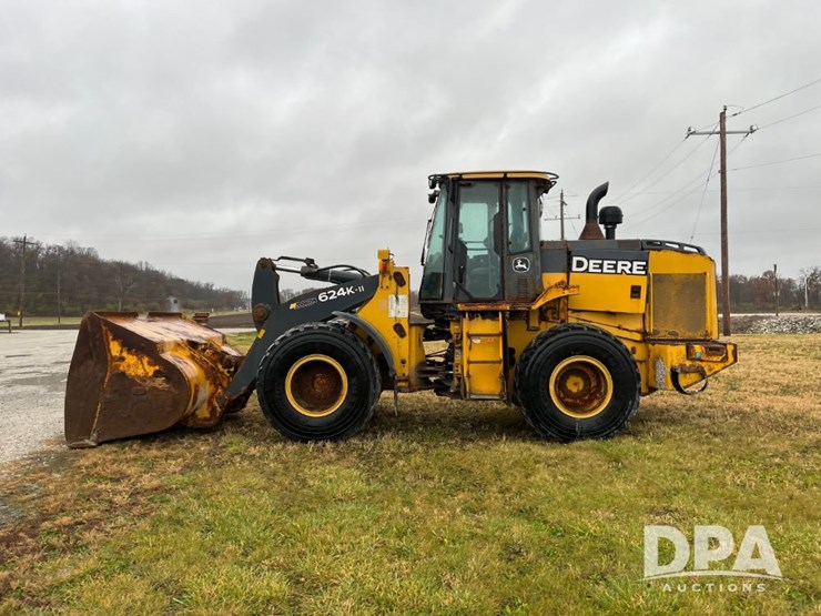 2017-deere-624k-image-15