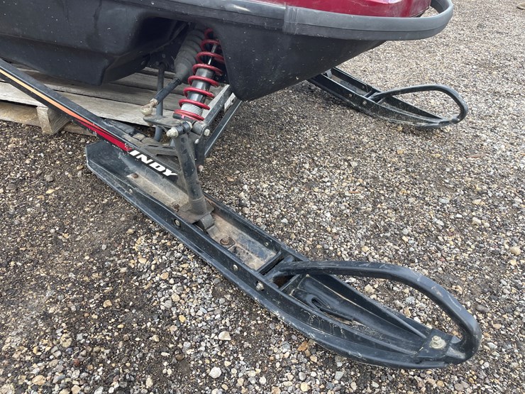 #1091-•-2000-polaris-indy-classic-touring-snowmobile-(has-reg.-card)-image-14