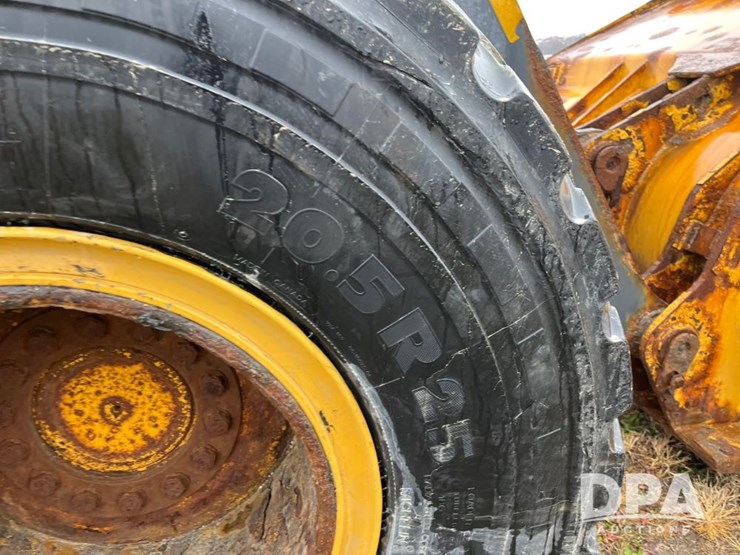 2017-deere-624k-image-25