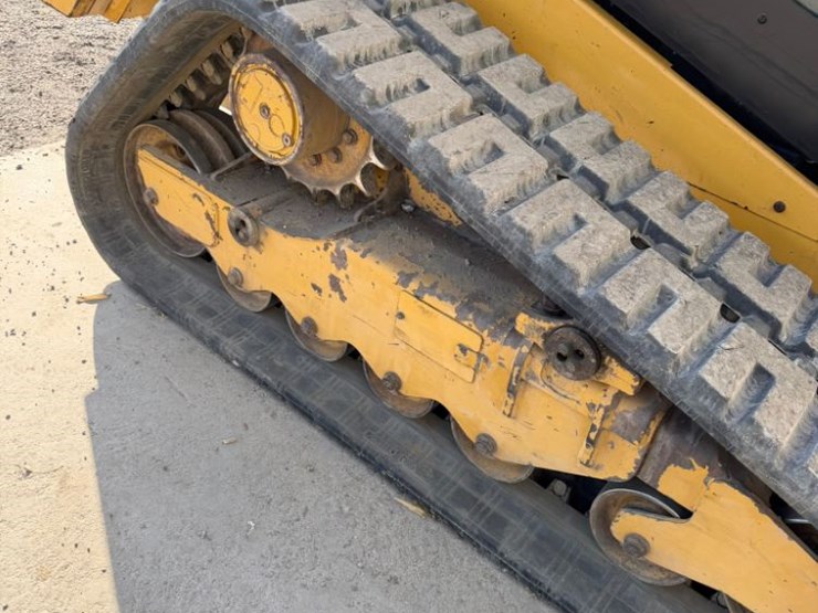 2022-caterpillar-279d3-image-48