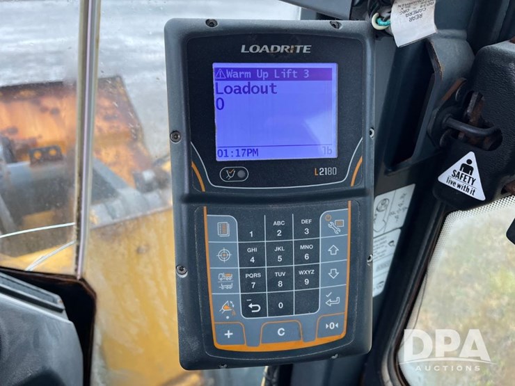 2017-deere-624k-image-51