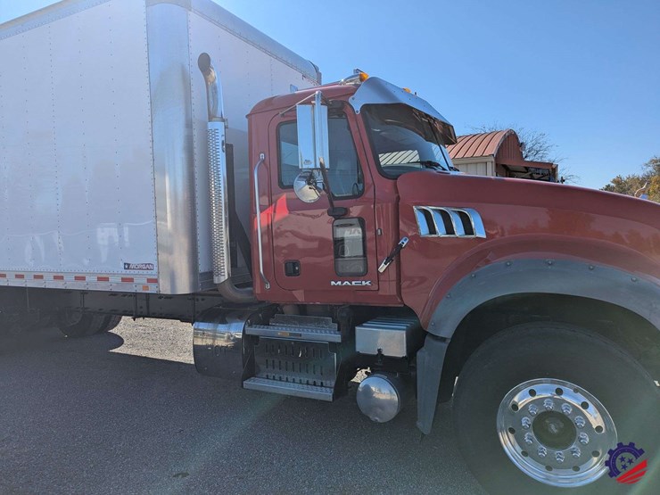 2016-mack-granite-gu713-image-9