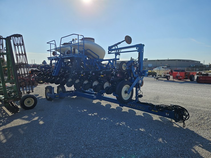 2012-kinze-3600-image-16