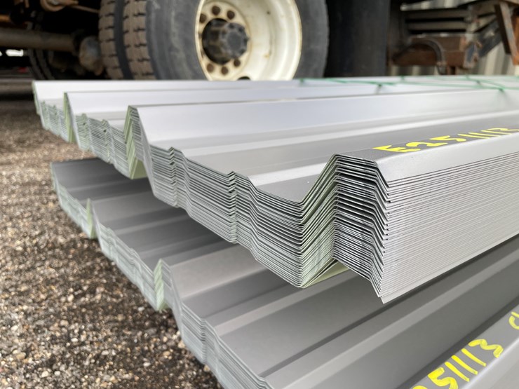 #1239-•-12'-sheets-of-steel-siding-image-2