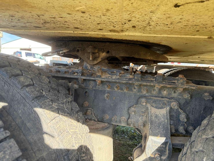 volvo-d13-semi-image-9