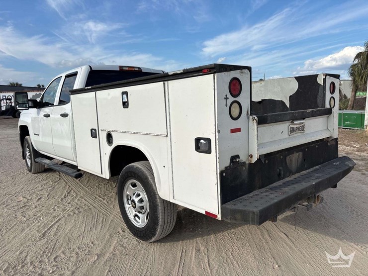 2018-chevrolet-3500-image-4