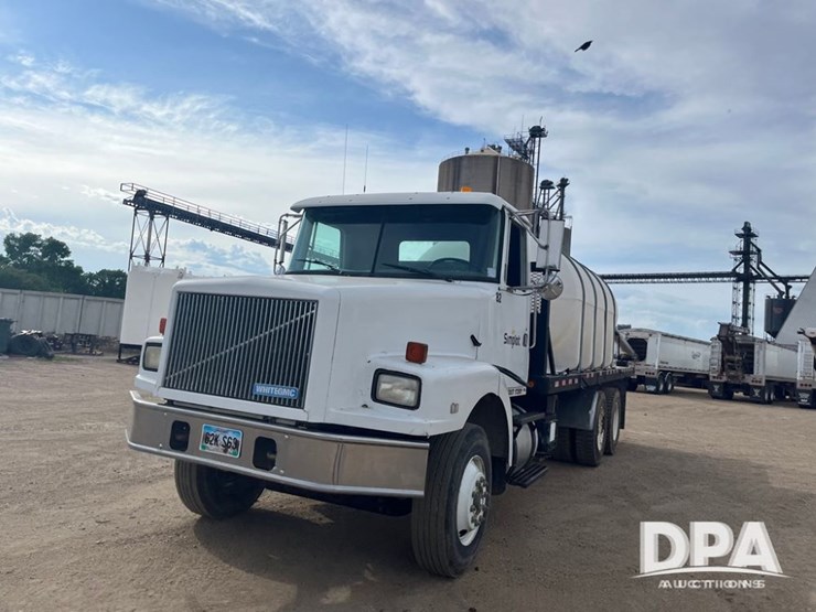 1993-white-gmc-liquid-truck-(dr8592-unit-129952)-image-23