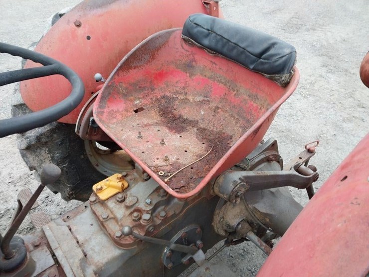 massey-ferguson-135-image-7