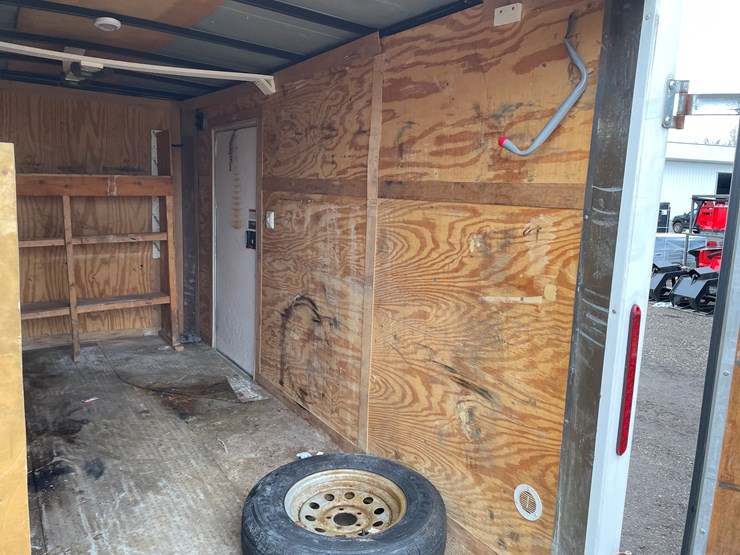 #1089-•-12'-single-axle-enclosed-trailer-(has-wi-title)-image-16